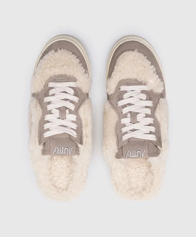 AUTRY Beige nubuck sneakers with fur