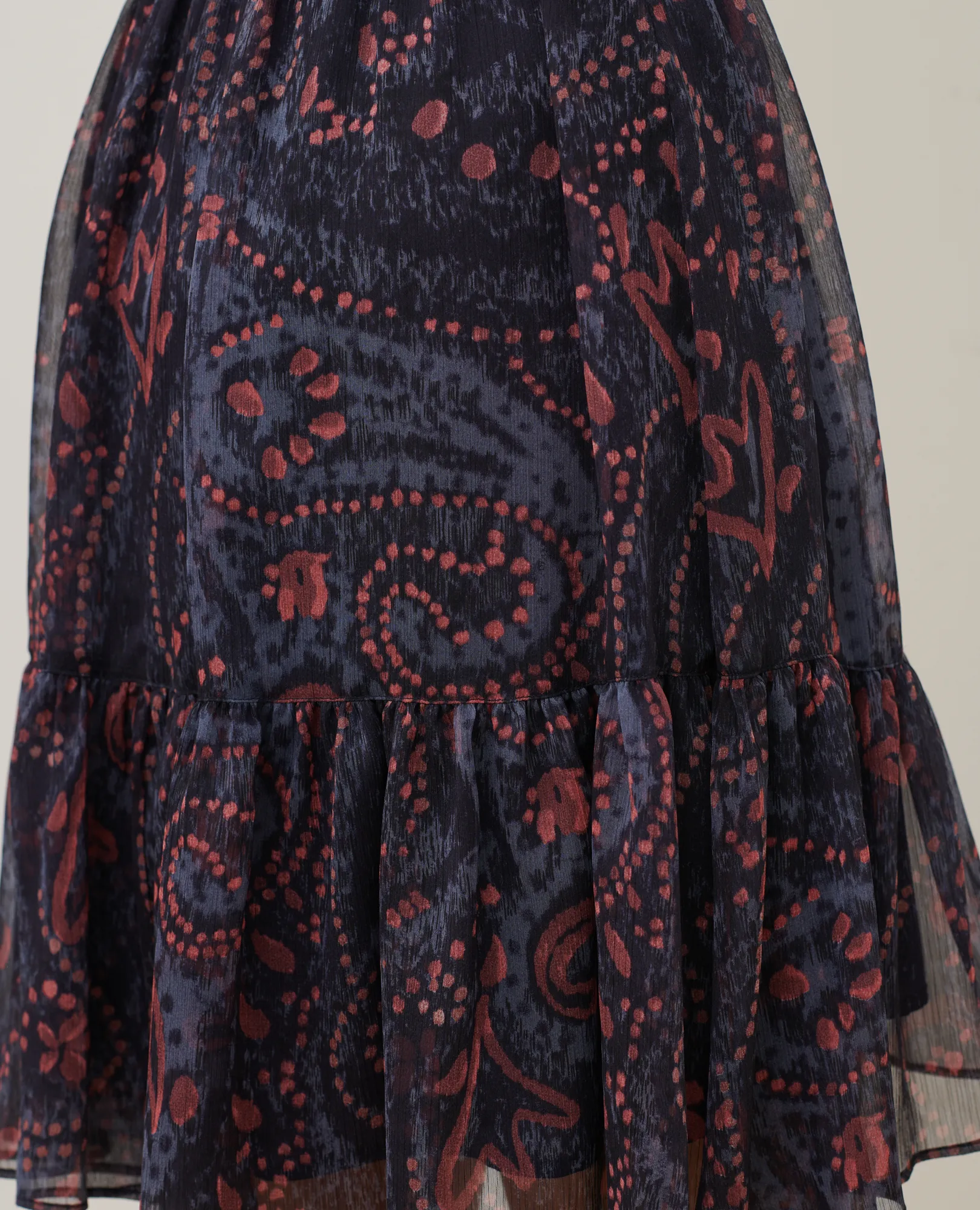 Falda corta fluida de paño print ikat navy