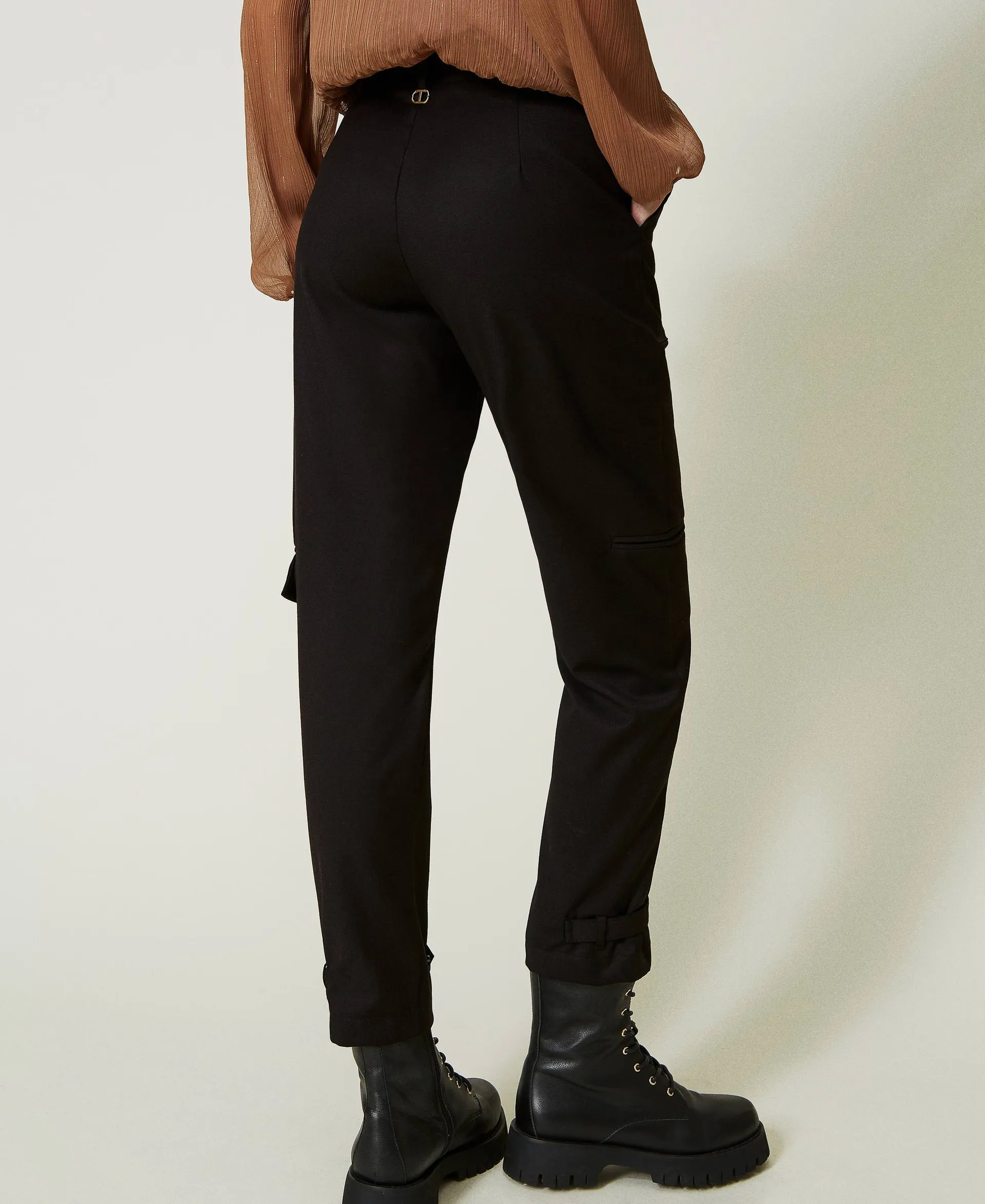 Pantalon cargo en laine froide avec pattes de serrage