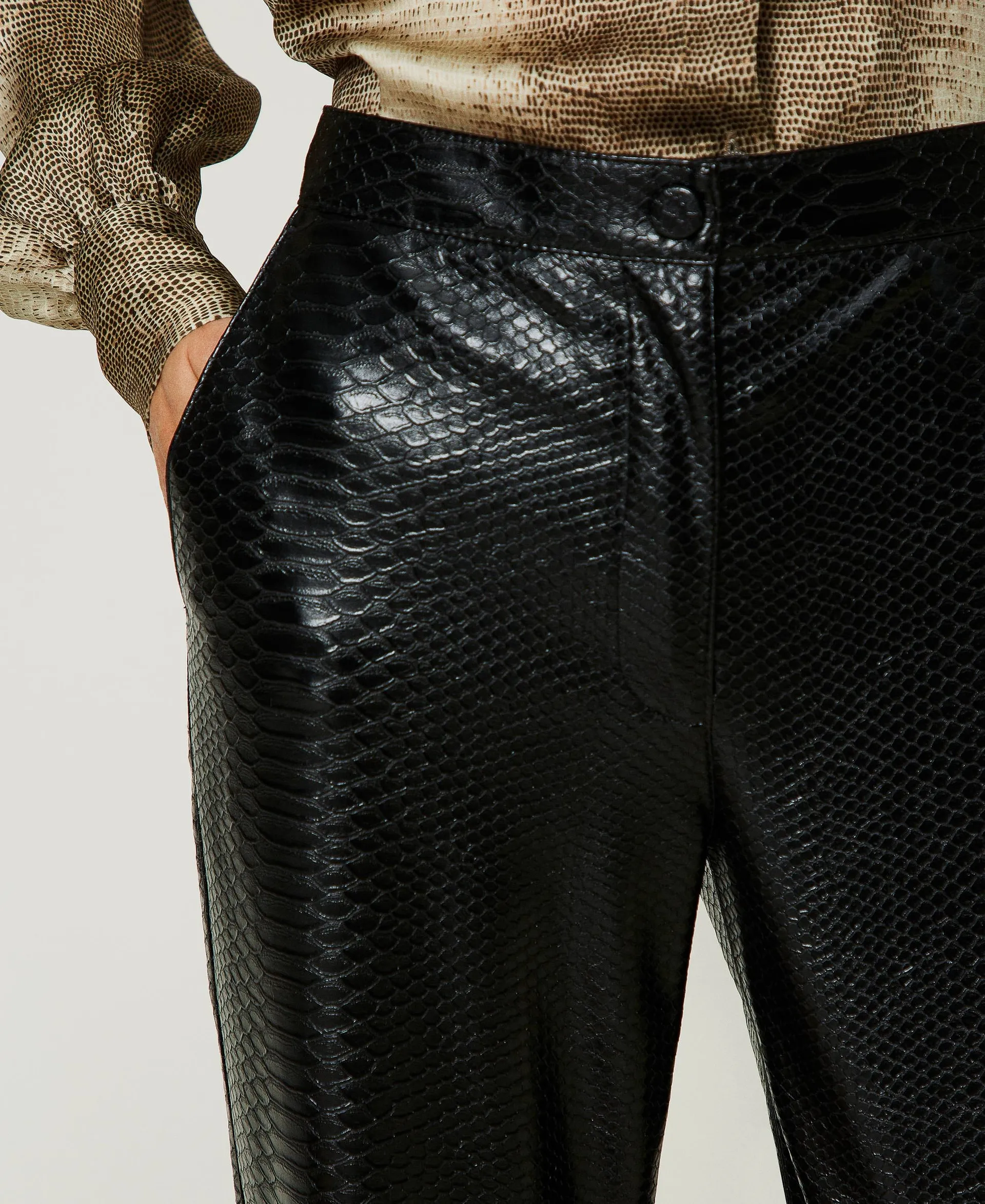 Pantalon cigarette avec texture animalière